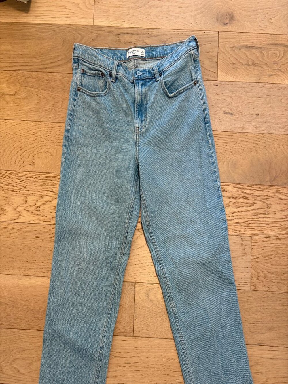Abercrombie Mid Rise 90s Straight Jeans Women’s Size 30 Light Wash Denim